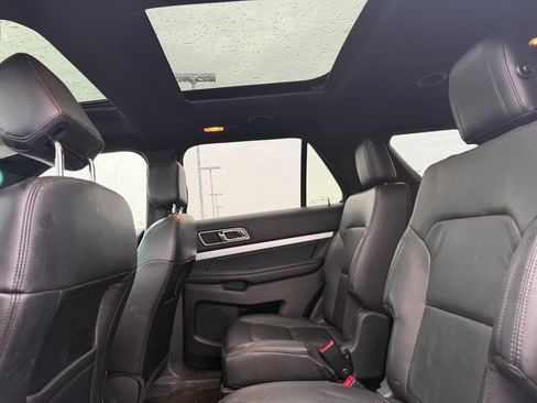 Used 2016 Ford Explorer XLT w/ Equipment Group 202A AWD/4WD image 10