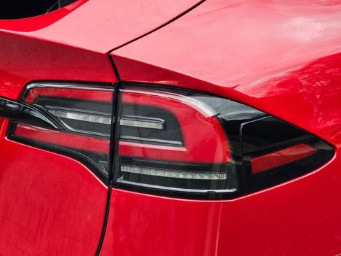 Used 2022 Tesla Model X image 28