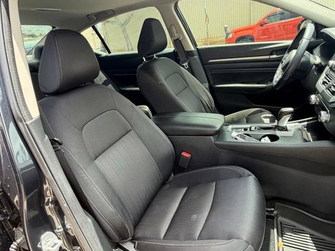 Used 2019 Nissan Altima 2.5 SV FWD image 14