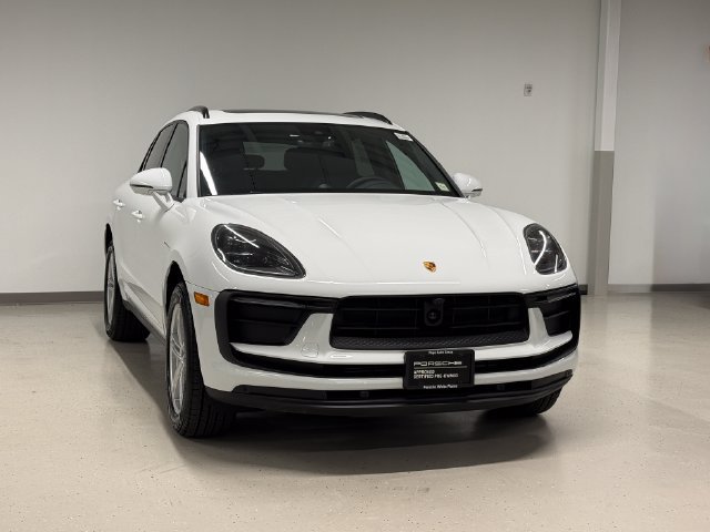 Certified 2026 Porsche Macan AWD/4WD image 7