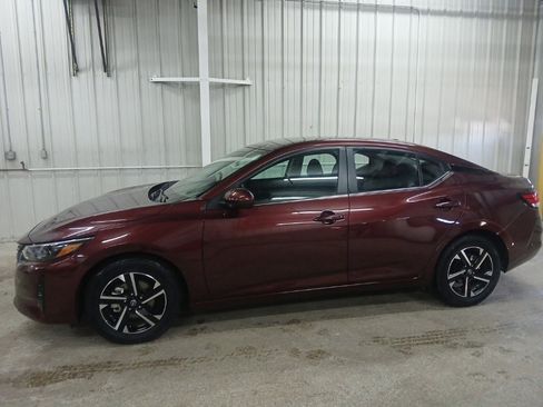 Used 2024 Nissan Sentra SV image 2
