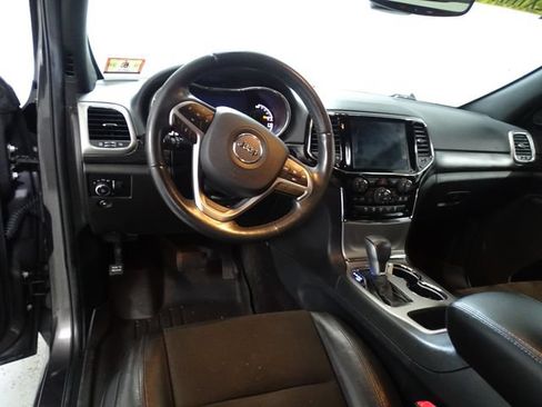 Used 2019 Jeep Grand Cherokee Altitude AWD/4WD image 5