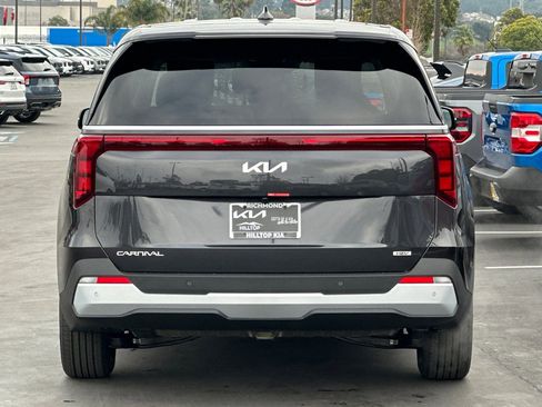 New 2026 Kia Carnival LXS image 5