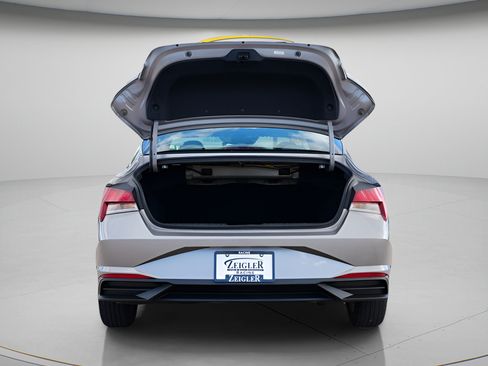 Certified 2023 Hyundai Elantra SE FWD image 10