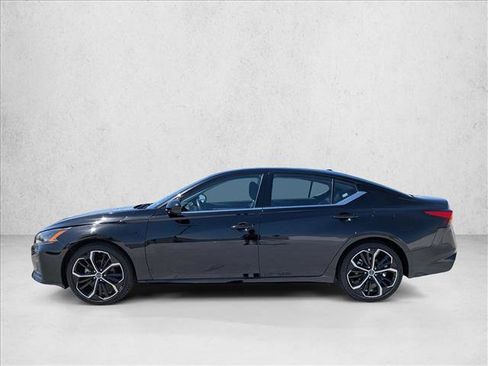 Used 2024 Nissan Altima 2.5 SR FWD image 9