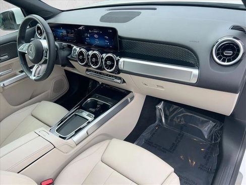 Used 2025 Mercedes-Benz GLB 250 4MATIC image 21