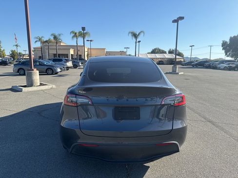 Used 2021 Tesla Model Y Long Range image 7