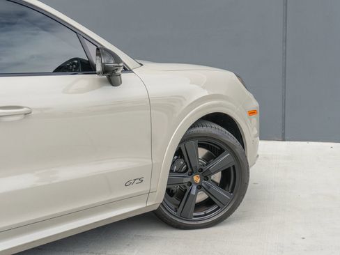 Used 2025 Porsche Cayenne GTS AWD/4WD image 44
