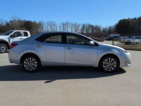 Used 2018 Toyota Corolla XLE image 3