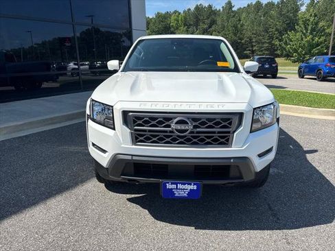 Used 2023 Nissan Frontier SV AWD/4WD image 2
