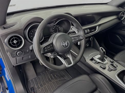 Used 2023 Alfa Romeo Stelvio Veloce image 4