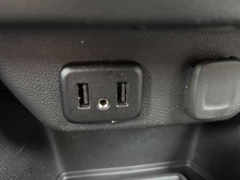 Used 2023 Chevrolet Traverse LT image 14