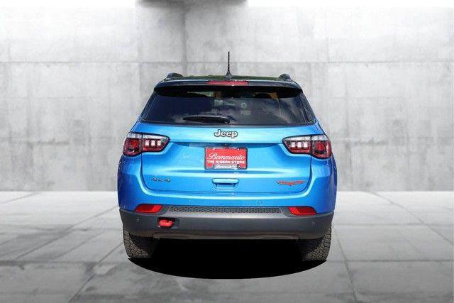 Used 2025 Jeep Compass Trailhawk AWD/4WD image 6