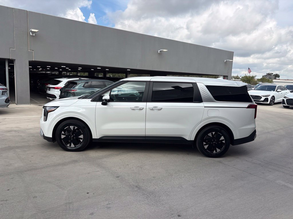 Used 2026 Kia Carnival LXS FWD image 10