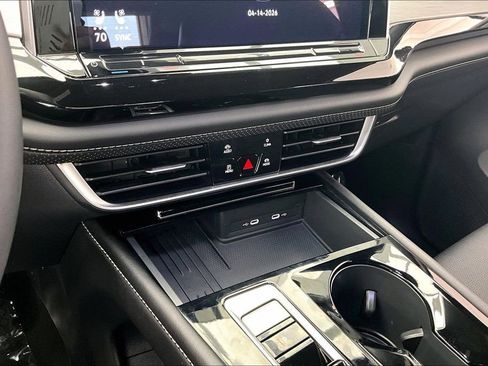 Used 2025 Volkswagen Atlas Cross Sport SE image 31