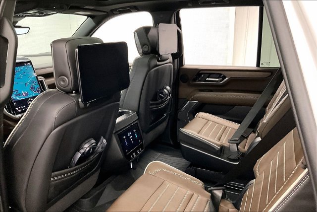 Used 2025 GMC Yukon Denali Ultimate AWD/4WD image 34