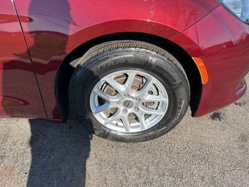 Used 2021 Chrysler Voyager Lxi image 42