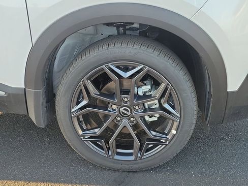 New 2026 Nissan Kicks SR FWD image 17
