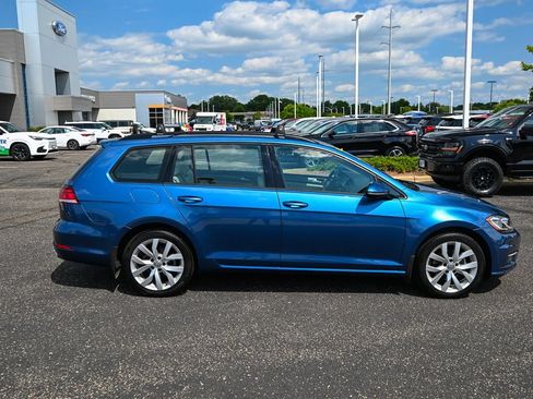 Used 2019 Volkswagen Golf SE FWD image 3