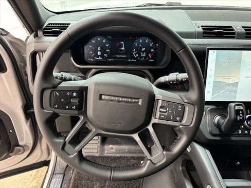 New 2026 Land Rover Defender 130 X-Dynamic SE image 19