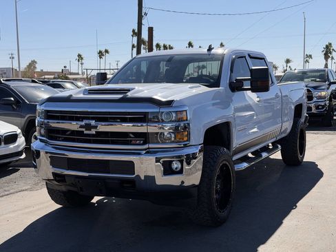 Used 2019 Chevrolet Silverado 2500 LT image 2