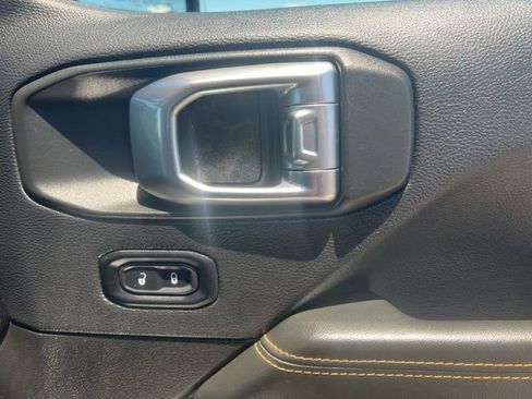 Used 2025 Jeep Wrangler Unlimited Sahara AWD/4WD image 31
