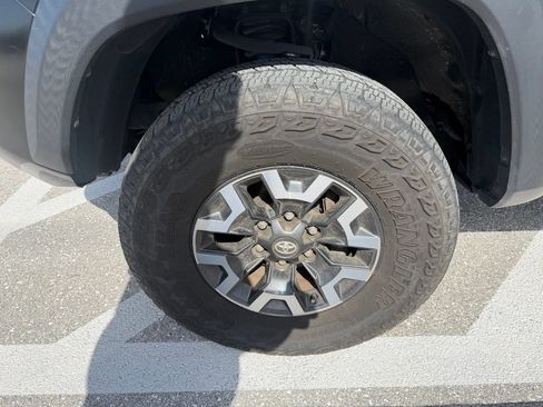 Used 2023 Toyota Tacoma TRD Off-Road w/ Technology Package AWD/4WD image 11