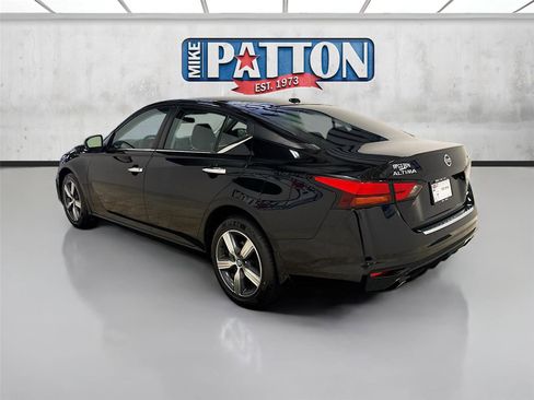 Used 2022 Nissan Altima 2.5 SV w/ SV Premium Package image 5