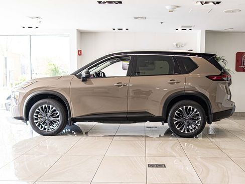 Used 2025 Nissan Rogue SL w/ Tech Package AWD/4WD image 6