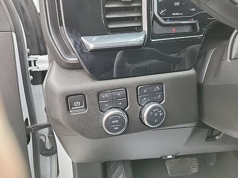 Used 2025 GMC Sierra 2500 SLT w/ SLT Premium Package AWD/4WD image 11