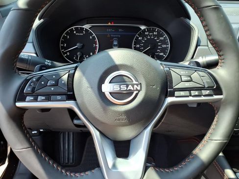 Used 2025 Nissan Altima 2.5 SR AWD/4WD image 12