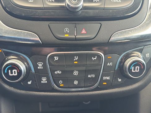 Used 2023 Chevrolet Equinox Premier AWD/4WD image 23