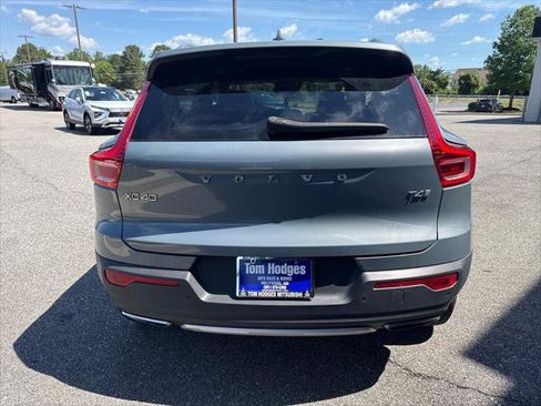Used 2020 Volvo XC40 T4 Inscription FWD image 5