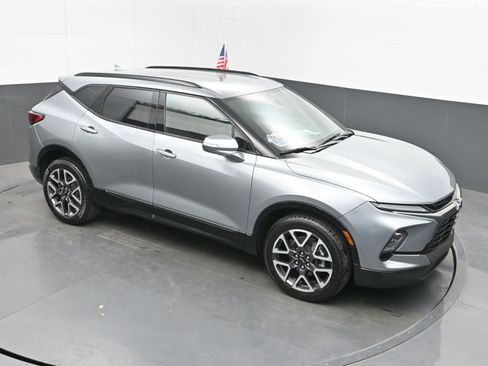 Used 2025 Chevrolet Blazer RS FWD image 32