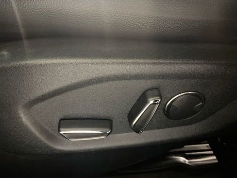 Used 2018 Ford Explorer XLT w/ Equipment Group 202A AWD/4WD image 25