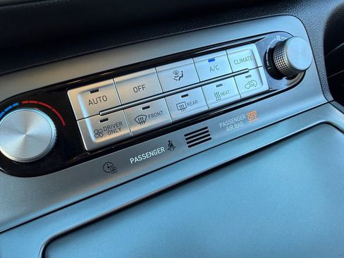 Used 2023 Hyundai Kona SE image 32