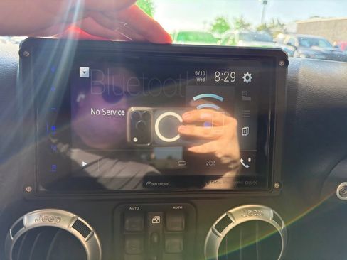 Used 2016 Jeep Wrangler Unlimited Sahara AWD/4WD image 18