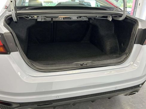 Used 2025 Nissan Altima 2.5 SR w/ SR Premium Package FWD image 11
