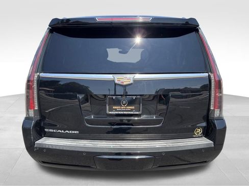 Used 2020 Cadillac Escalade 2WD image 4