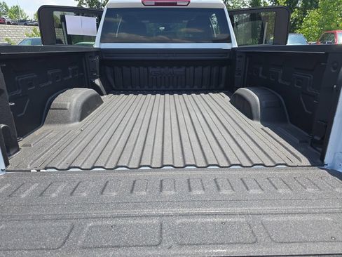 Used 2026 GMC Sierra 2500 SLT AWD/4WD image 12