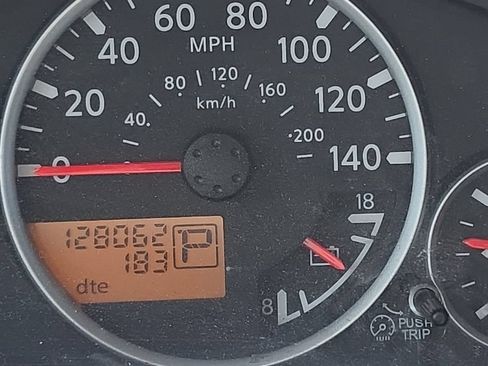Used 2008 Nissan Frontier LE AWD/4WD image 2