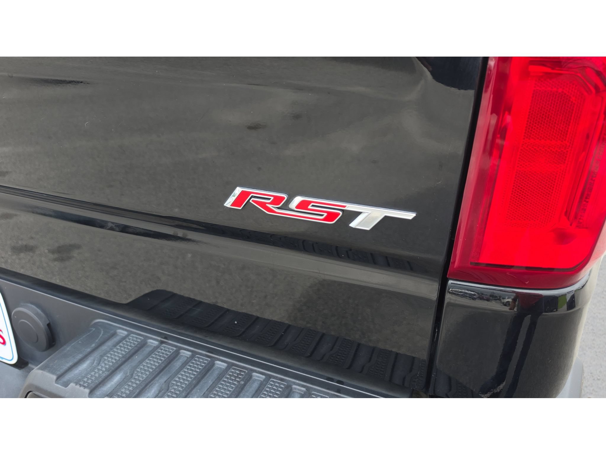 Used 2024 Chevrolet Silverado 1500 RST AWD/4WD image 16