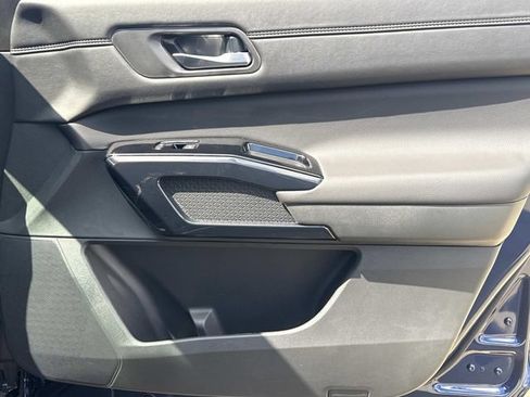 New 2026 Nissan Pathfinder Platinum FWD image 15