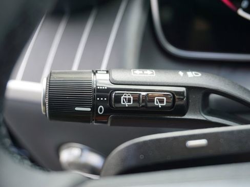 Used 2025 Mercedes-Benz GLC 300 4MATIC image 22