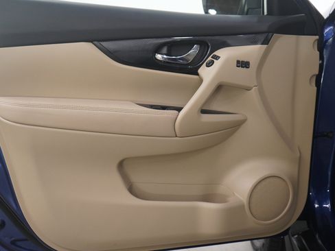 Used 2020 Nissan Rogue SL w/ Premium Package image 19