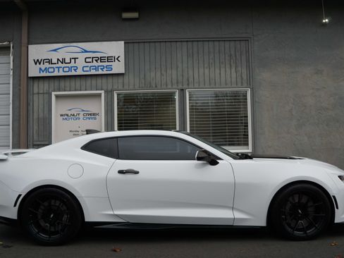 Used 2018 Chevrolet Camaro ZL1 image 25