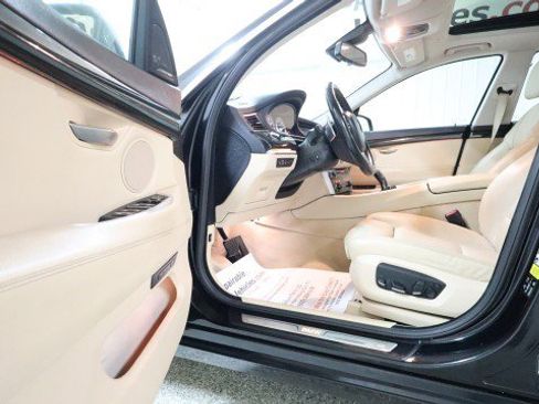 Used 2017 BMW 550i Gran Turismo xDrive image 9