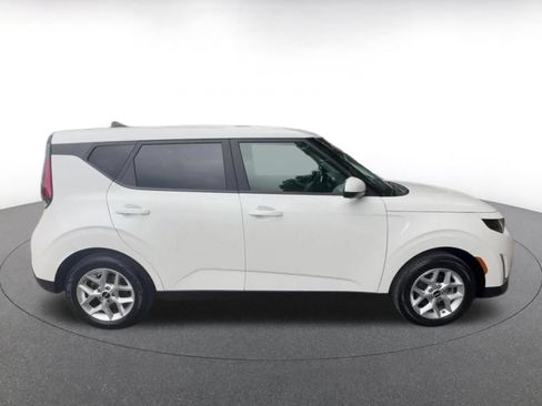 Used 2025 Kia Soul LX w/ LX Technology Package FWD image 15