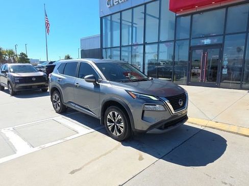 Used 2023 Nissan Rogue SV image 3