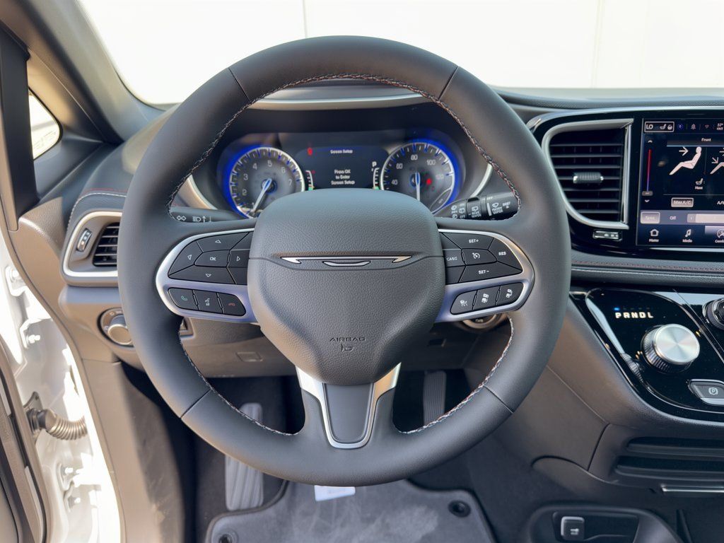 New 2027 Chrysler Pacifica Select FWD image 10